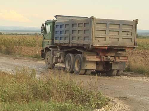 Foto accident TIR la iesirea din Farcasa (c) eMaramures.ro